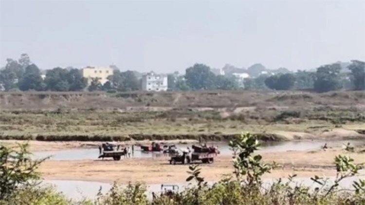 बिलासपुर में प्रतिबंध के बावजूद जारी अवैध रेत खनन, रात में सक्रिय हो जाते हैं माफिया