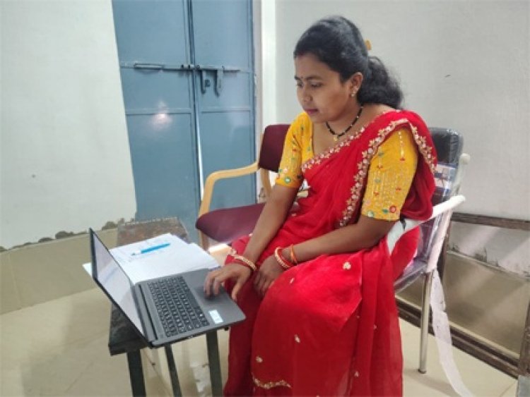 आधार से जुड़ी सेवाएं उपलब्ध करा आत्मनिर्भर बनी संगीता सिंह