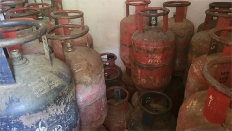 बिलासपुर में गैस कालाबाजारी का भंडाफोड़