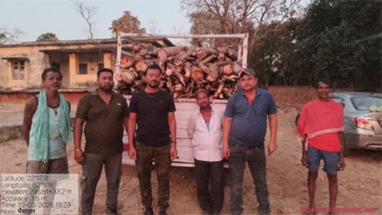 लकड़ी के अवैध परिवहन पर कार्रवाई