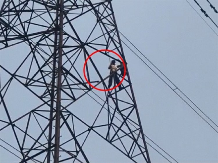 रायपुर में ग्रामीण ने किया खतरनाक कदम, हाईटेंशन टावर पर चढ़ाई