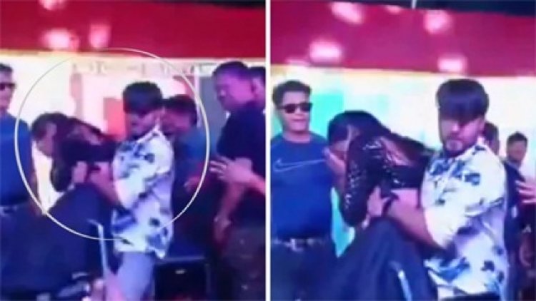 भोजपुरी सिंगर की शर्मनाक हरकत, डांसर को गोद में उठाकर भीड़ में फेंका