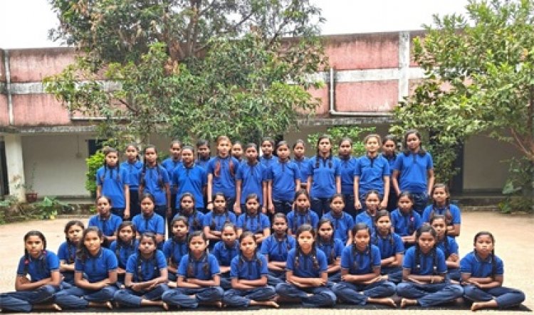 तोषगांव प्री मैट्रिक आदिवासी कन्या छात्रावास में छात्राओं को सुरक्षित आवास के साथ मिल रहा सकारात्मक वातावरण