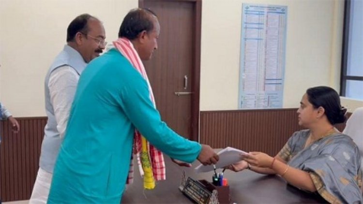 असम के धेमाजी में भाजपा प्रत्याशियों के नामांकन रैली में हजारों की भीड़ के साथ शामिल हुए उप मुख्यमंत्री अरुण साव