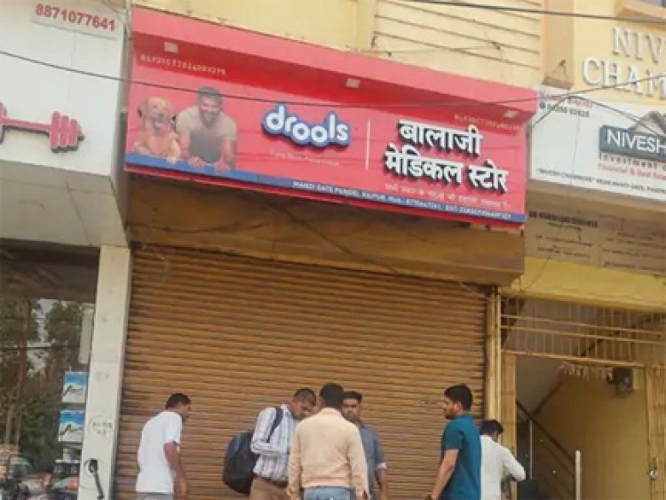 रायपुर में उल्लंघन की कार्रवाई, मेडिकल दुकान पर ताला