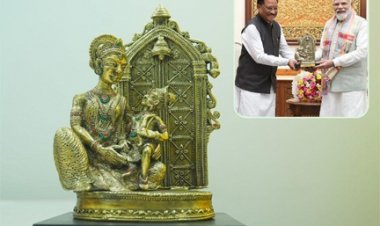 प्रभु श्रीराम के आदर्शों से प्रेरित छत्तीसगढ़ : मुख्यमंत्री साय ने प्रधानमंत्री नरेंद्र मोदी को बेल मेटल निर्मित ‘माता कौशल्या के राम’ कलाकृति की भेंट