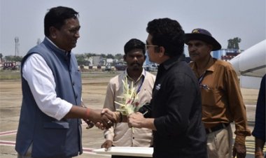 भारत रत्न सचिन तेंदुलकर का एयरपोर्ट में आत्मीय स्वागत