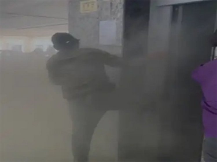 डॉल्फिन ज्वेलो अपार्टमेंट की लिफ्ट में आग, फायर ब्रिगेड मौके पर