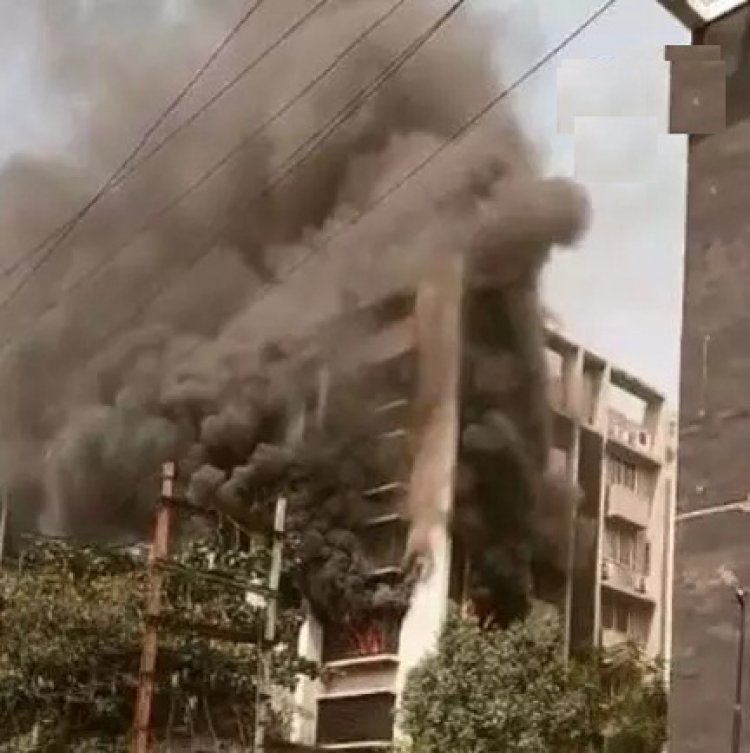 “आग का तांडव: रायपुर के अपार्टमेंट में लगी भीषण आग”