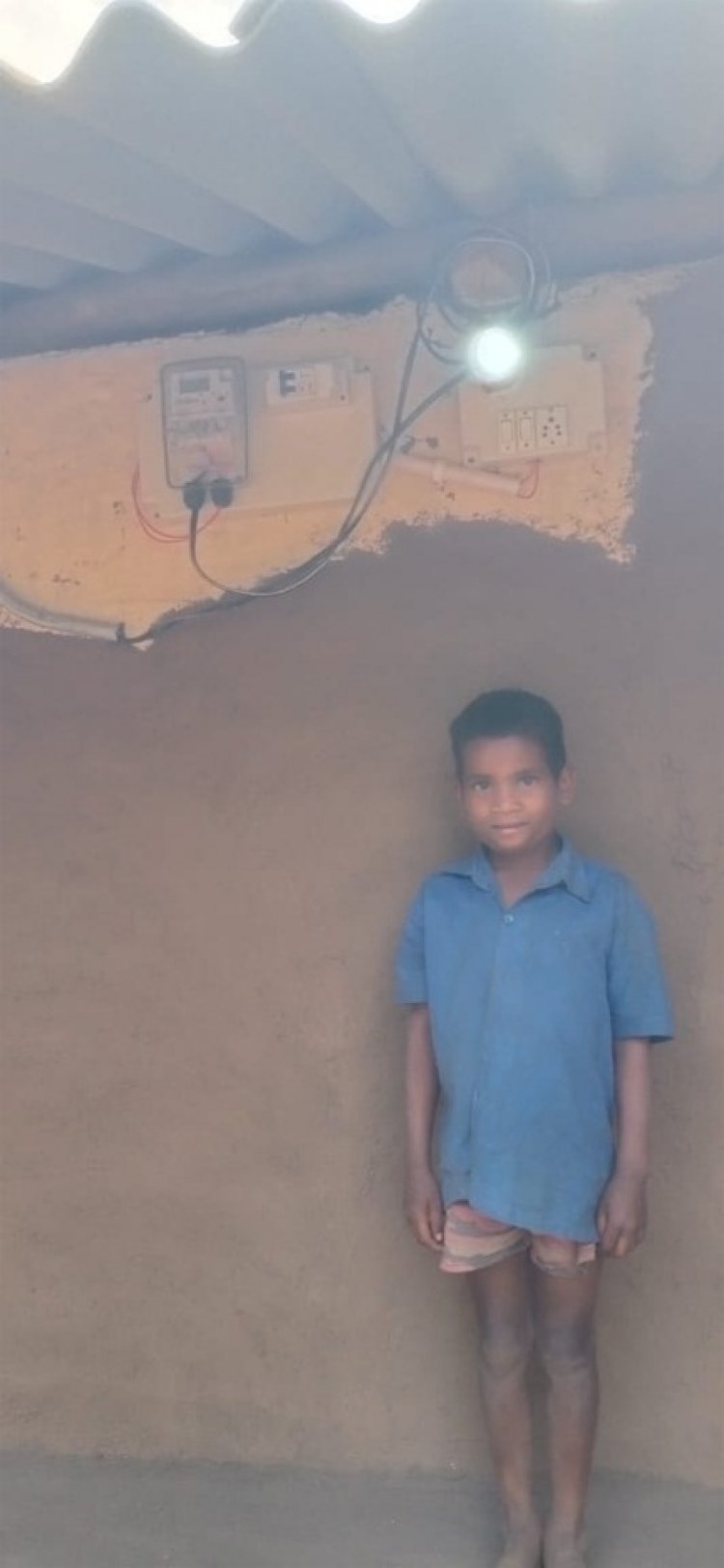 दशकों का अँधेरा टूटा, अबूझमाड़ के ईरपानार गाँव में पहली बार पहुँची बिजली