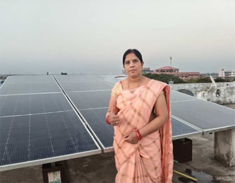 सोलर पैनल अपनाकर देवश्री साहू बनीं आत्मनिर्भर, बिजली बिल से मिली पूर्ण मुक्ति