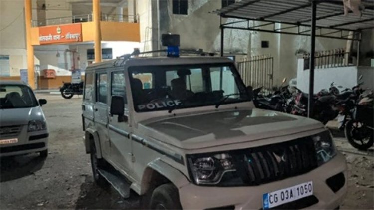 पुलिस पहुंची तो युवक ने बोलेरो से किया फरार, गांजा मामला