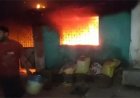 आंगन में खड़ी आटो और बाइक शार्ट सर्किट से जली