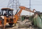 दुष्कर्म के आरोपी के अवैध मकान पर चला बुलडोजर