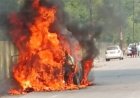 सेकेंडों की देरी पड़ती भारी! चलती कार में लगी आग, कूदकर बची जान