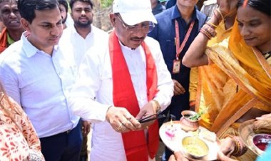 एक ग्रामीण का न्योता, मुख्यमंत्री का अपनापन - प्रधानमंत्री आवास से साकार हुआ सपना, मुख्यमंत्री ने कराया गृह प्रवेश