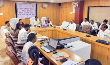 खाद्य मंत्री बघेल ने की जिला डीएमएफ शासी परिषद की समीक्षा