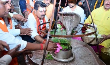 ’उप मुख्यमंत्री विजय शर्मा ने भोरमदेव मंदिर में की पूजा अर्चना’