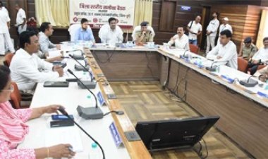 ’अधिकारी-कर्मचारी अनुशासित और संकल्पित होकर विकसित छत्तीसगढ़ के लिए करें काम: प्रभारी सचिव बोरा’