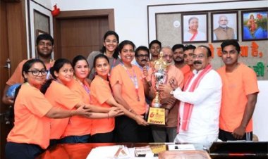उप मुख्यमंत्री अरुण साव से फेडरेशन कप मिक्स्ड नेटबॉल चैंपियनशिप में रजत पदक जीतने वाले खिलाड़ियों ने की मुलाकात