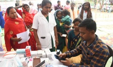 सुशासन तिहार के शिविर में आयुष्मान कार्ड बनते ही कमली के चेहरे पर लौटी मुस्कान