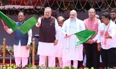 छत्तीसगढ़ में सुरक्षा व्यवस्था को तकनीकी मजबूती : केंद्रीय गृह एवं सहकारिता मंत्री अमित शाह ने ‘अत्याधुनिक डायल 112’ और फॉरेंसिक मोबाइल वैन को दिखाई हरी झंडी