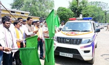 वित्त मंत्री ओपी चौधरी ने रायगढ़ को मिली 16 अत्याधुनिक डायल-112 ईआरवी वाहनों को दिखाई हरी झंडी