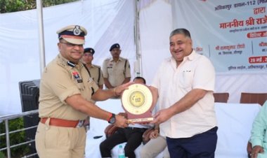 मंत्री राजेश अग्रवाल ने अंबिकापुर पुलिस ग्राउंड में अत्याधुनिक ‘नेक्स्ट जेन सीजी डायल-112 सेवा’ और मोबाइल फॉरेंसिक वैन का किया शुभारंभ