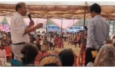 खाद की कालाबाजारी पर सख्ती, कलेक्टर ने मंच से दिलाई शपथ