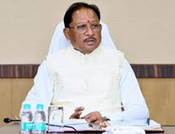 आम जनता से शालीनता से पेश आएं अधिकारी - मुख्यमंत्री