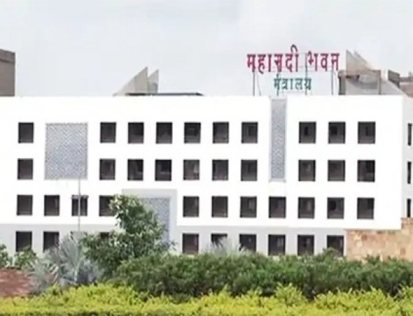 बड़ी प्रशासनिक कार्रवाई: छत्तीसगढ़ में 43 IAS अफसरों का ट्रांसफर किया गया