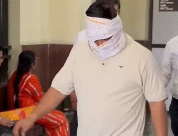 मेडिकल फिटनेस पास कराने हेतु अभ्यर्थी से 5 लाख रुपये मांगे