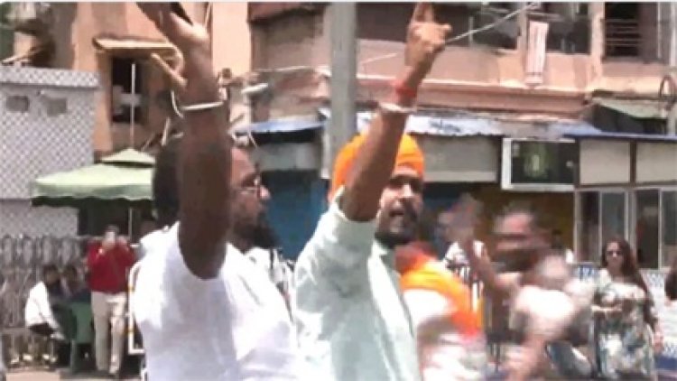 बंगाल में राजनीतिक हिंसा: ममता के घर पर नारे और लाठीचार्ज