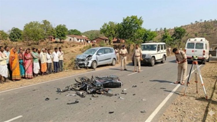 कार-बाइक की भिड़ंत ने ली तीन दोस्तों की जान