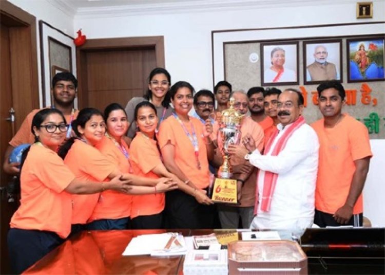 उप मुख्यमंत्री अरुण साव से फेडरेशन कप मिक्स्ड नेटबॉल चैंपियनशिप में रजत पदक जीतने वाले खिलाड़ियों ने की मुलाकात