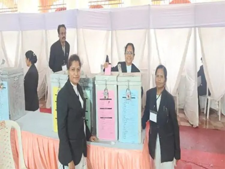 16 पदों के लिए रायपुर जिला बार चुनाव में मतदान जारी