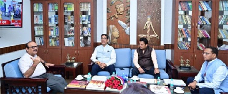 ’भारत सरकार के भूमि संसाधन सचिव ने छत्तीसगढ़ के मुख्य सचिव से की सौजन्य भेंट’
