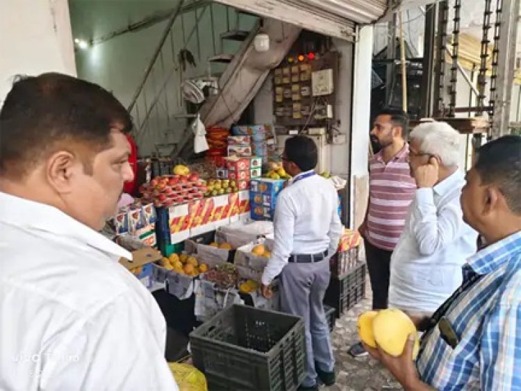 लालपुर फल बाजार में खराब फलों की भरमार, जांच की मांग तेज