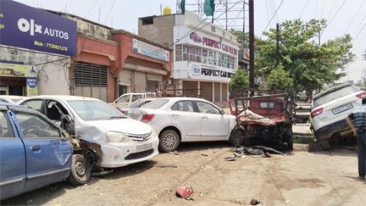 नशे में धुत युवकों ने मचाया आतंक, चौकीदार को कुचलने की कोशिश