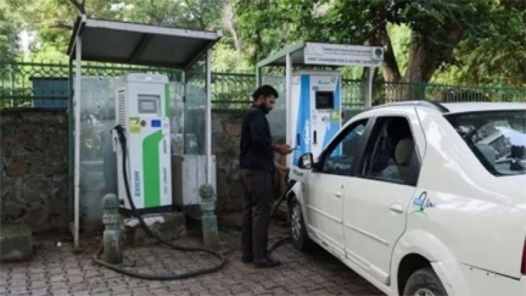 अब सफर होगा आसान: हाईवे से बाजार तक EV चार्जिंग और बैटरी स्वैपिंग सुविधा