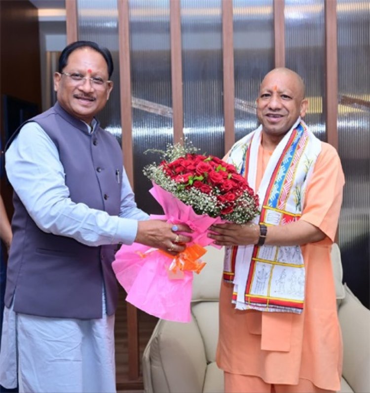 मुख्यमंत्री ने उत्तर प्रदेश के मुख्यमंत्री योगी आदित्यनाथ का किया आत्मीय स्वागत