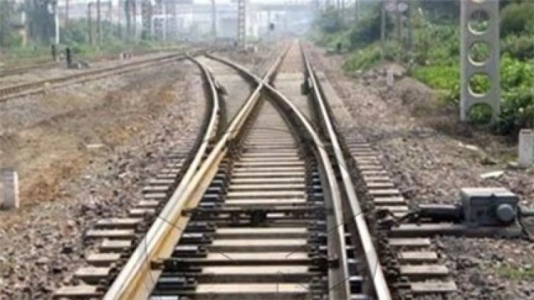 युवक की संदिग्ध मौत से इलाके में हड़कंप, ट्रैक किनारे मिला शव
