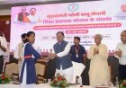 मुख्यमंत्री के हाथों मेधावी छात्रा को मिली 2 लाख रुपये की सहायता