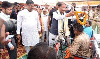 जब मुख्यमंत्री साय ने थामा हाथ, तो दिव्यांग हितग्राही की जिंदगी में लौटी उम्मीद की रौशनी