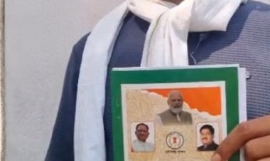 देवचरण राम को शिविर में मिला राशन कार्ड, चेहरे पर आई खुशी