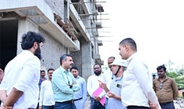 निर्माणाधीन जगदेव राम उरांव कल्याण आश्रम चिकित्सालय का प्रभारी सचिव अंकित आनंद ने किया निरीक्षण