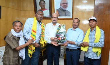राज्यपाल डेका से अखिल भारतीय गोंड़वाना गोंड़ महासभा के पदाधिकारियों ने की सौजन्य भेंट