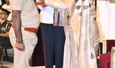 वित्त मंत्री ओपी चौधरी ने शौर्य चक्र से सम्मानित छत्तीसगढ़ पुलिस के जांबाज अधिकारियों को दी बधाई