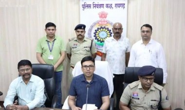 नकली शराब पर बड़ा वार, 869 बोतलें पकड़ी गईं