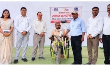 बैटरी चलित ट्राइसाइकिल बनी पुरोचन के आत्मसम्मान और आत्मनिर्भरता की नई राह